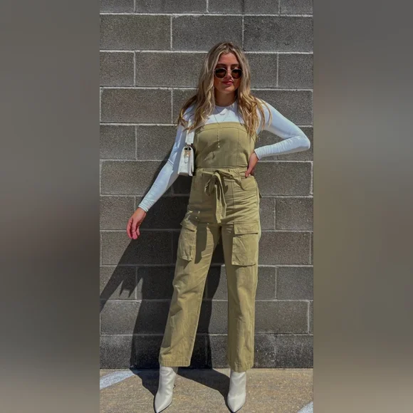 Altar'd State Kensley Strapless Cargo Women's Tan Jumpsuit Size Large - Picture 2 of 8